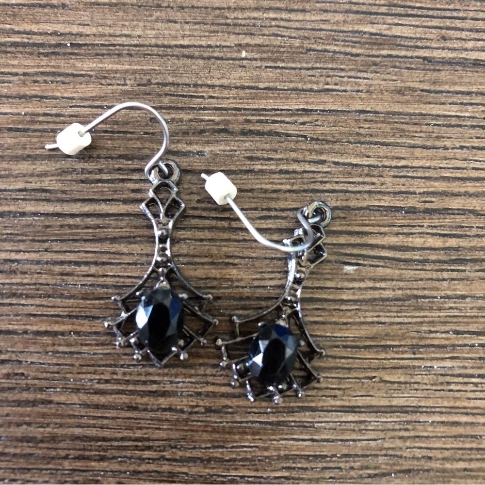 Sliver metal with black stone dangle fishhook earrings